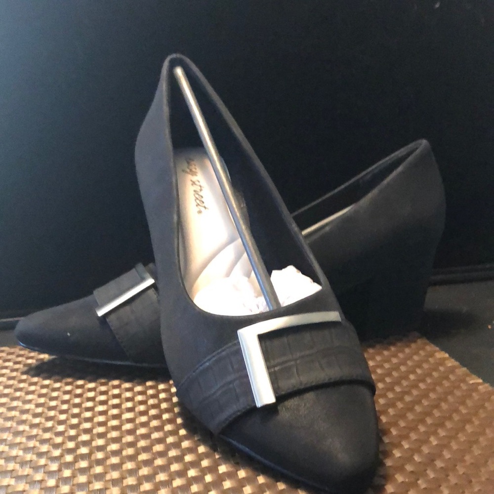 Easy Street black dress shoes